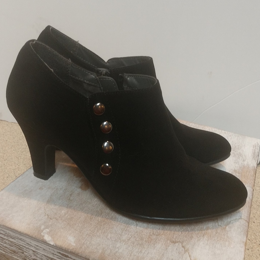 Aerosoles Black Booties Size 8.5.